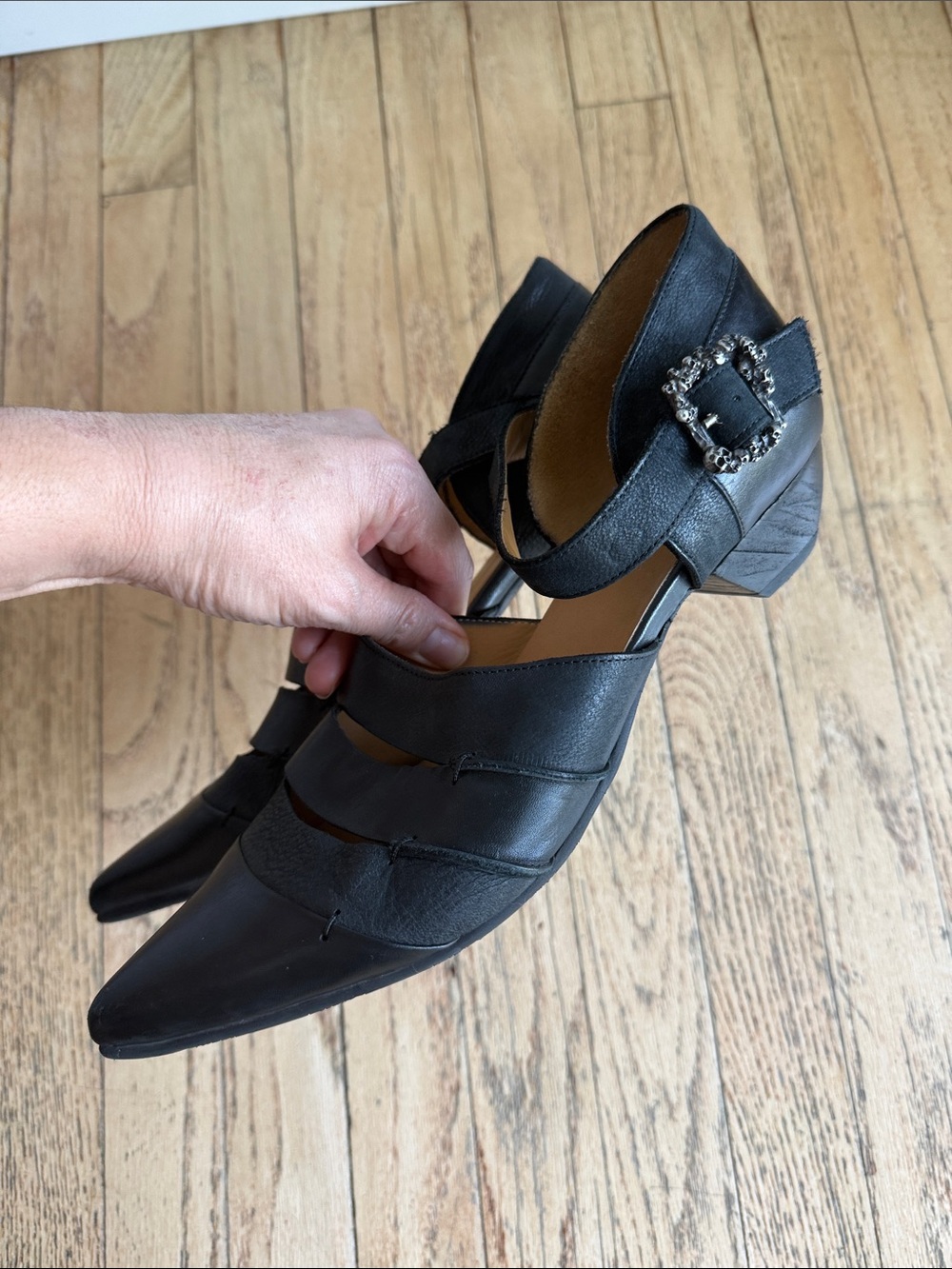 John Fluevog Shoes Art Deco Strap
Heels Sandal size 11 great condition - Picture 3 of 9